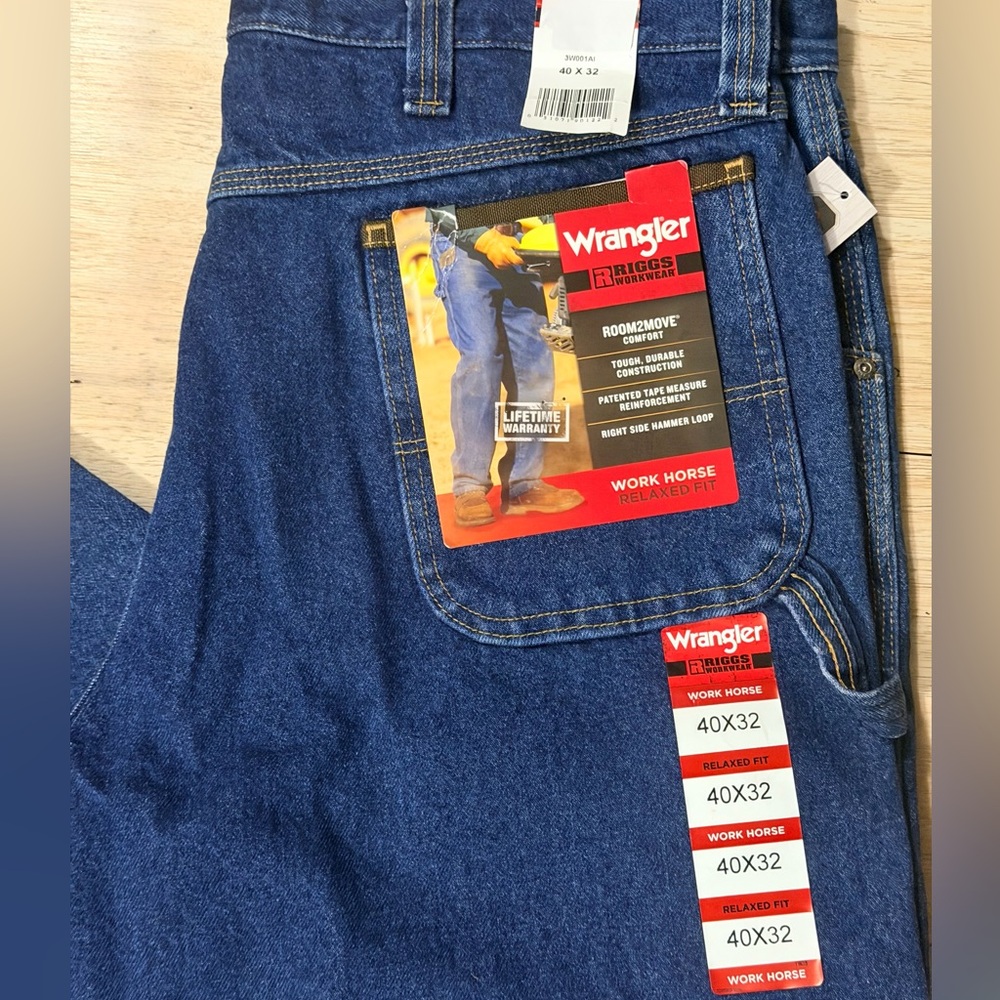 Wrangler Men's Dark Blue Relaxed Fit Jeans